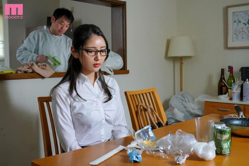 女教師役の美咲かんな